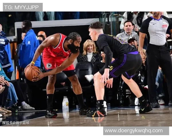 祖尼尔限时返场难救主,哈登小卡一起失灵,卢辅导战术板过分单一